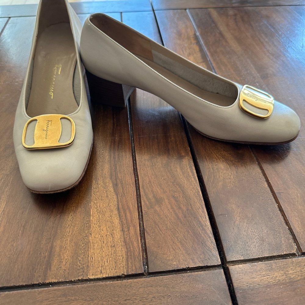 Salvatore Ferragamo Women's Beige Leather Heels. Size 7